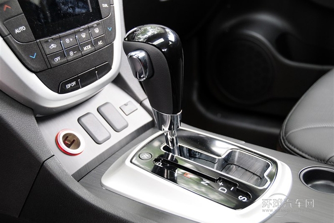 2012款 2.0L 自动两驱豪华版