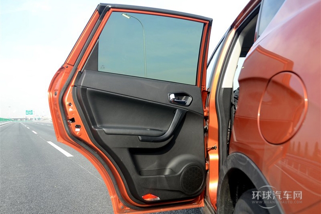 2012款 2.0L 自动两驱尊贵版