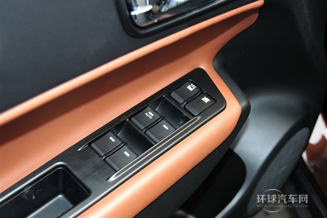 2013款 1.8T 自动四驱尊贵版