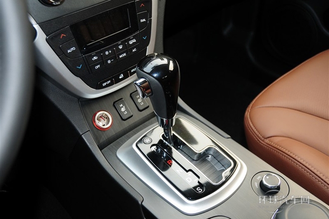 2013款 1.8T 自动四驱尊贵版