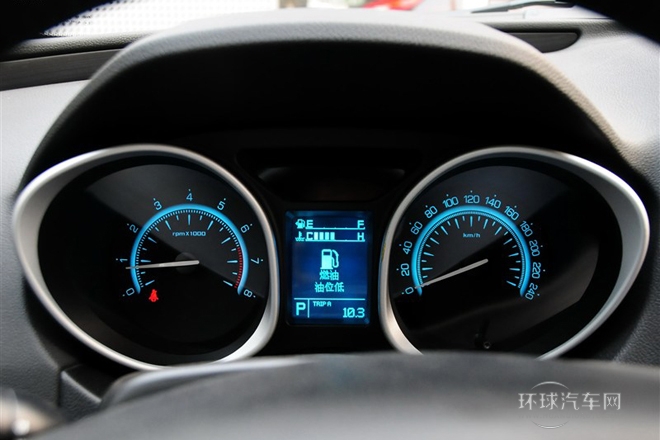 2013款 1.8T 自动四驱尊贵版