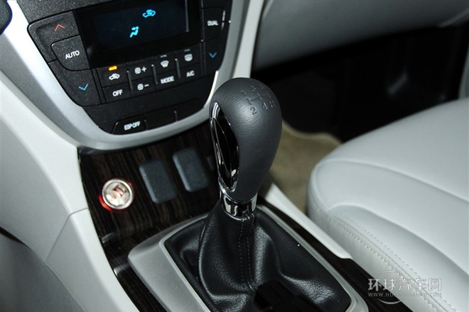 2013款 2.0L 手动两驱浅内特别版