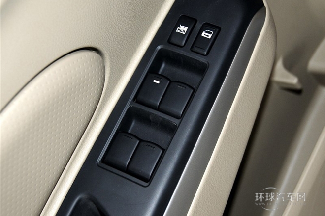 2013款 1.6L 自动豪华版