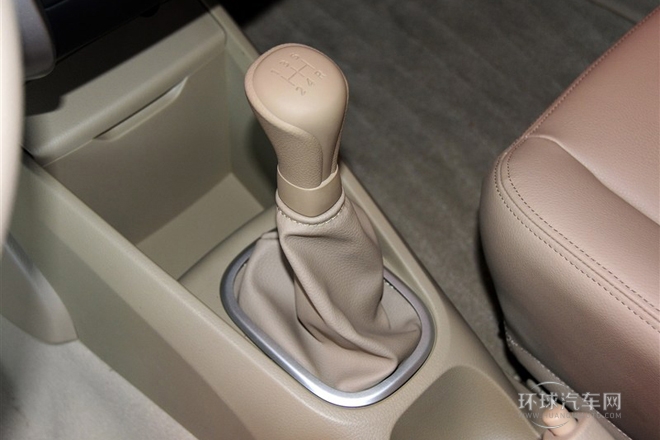 2013款 1.6L 手动豪华版