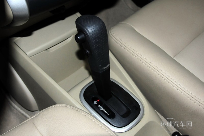 2013款 1.6L 自动豪华版
