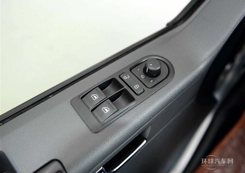 2014款 2.0TSI 两驱舒适版