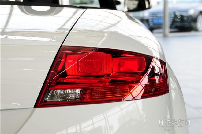 2013款 TTS Roadster 2.0TFSI quattro