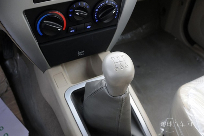 2012款 2.8T两驱柴油版中轴