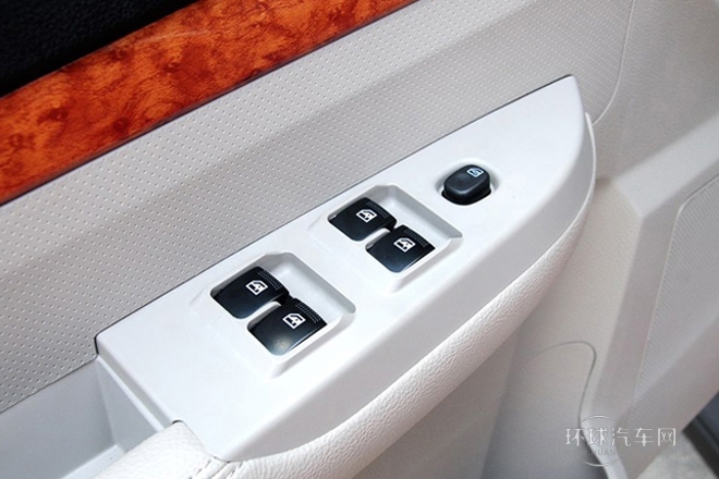 2014款 2.2L汽油四驱豪华型中双4GZ1