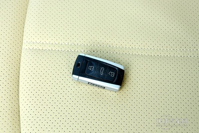 2012款 1.5T 手动两驱豪华型