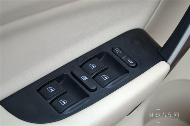 2012款 两厢 1.6L CVT进取型