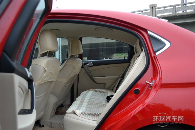 2012款 两厢 1.6L CVT进取型