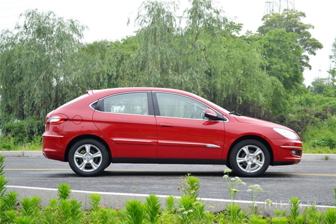 2012款 两厢 1.6L CVT进取型