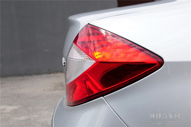 2012款 三厢 1.6L CVT进取型