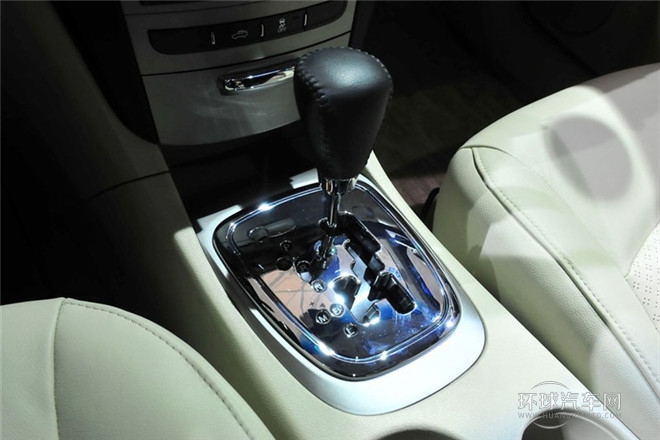 2012款 三厢 1.6L CVT尊贵型