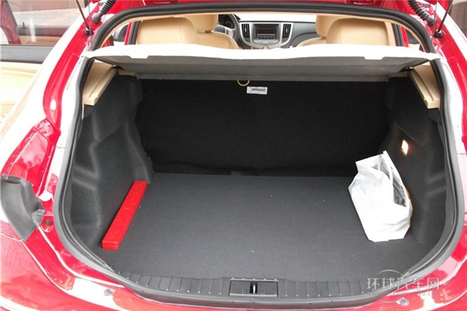 2010款 改款两厢 1.6L 手动尊贵型