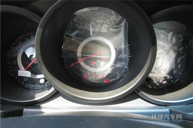 2010款 改款两厢 1.6L 手动尊贵型
