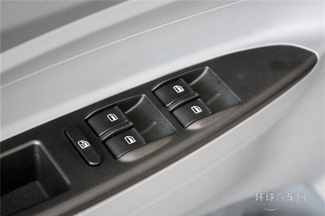 2012款 1.5L 手动标准型