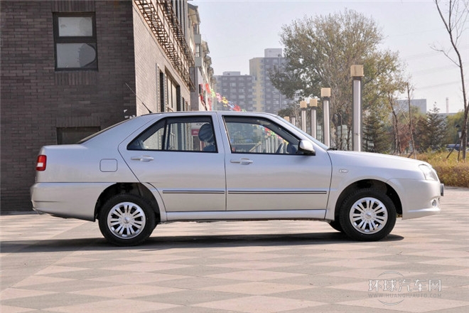 2012款 1.5L 手动标准型