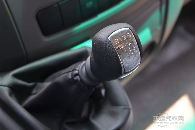 2014款 3.0T厢货车短轴中顶ZD30