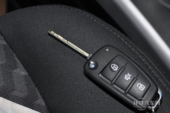 2013款 1.8L 自动5门舒适型