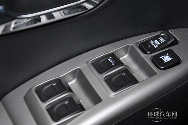 2013款 1.8L 自动5门舒适型