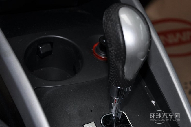 2013款 1.8L 自动5门舒适型