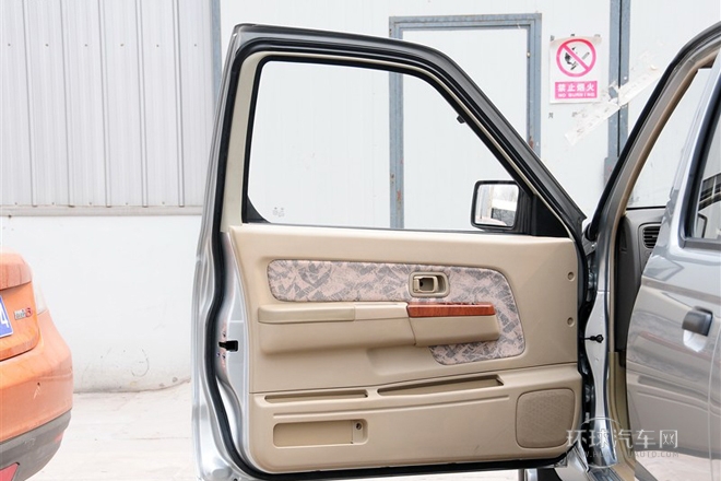 2011款 2.4L汽油四驱标准型