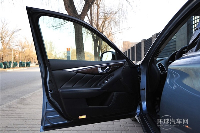 2014款 3.7L 豪华运动版