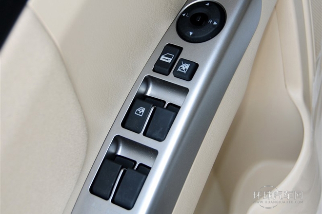 2013款 三厢 1.8L 手动精英型