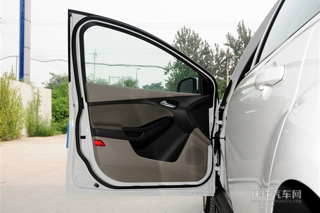 2012款 三厢 1.6L AT舒适型
