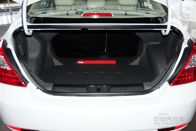 2013款 三厢 1.8L 手动尊贵型