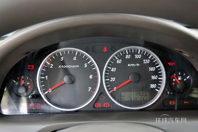 2012款 2.4L 手动两驱豪华型