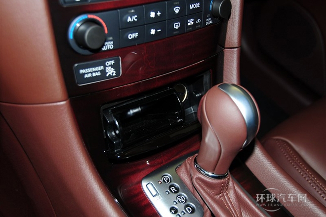2013款 2.5L 两驱尊雅版
