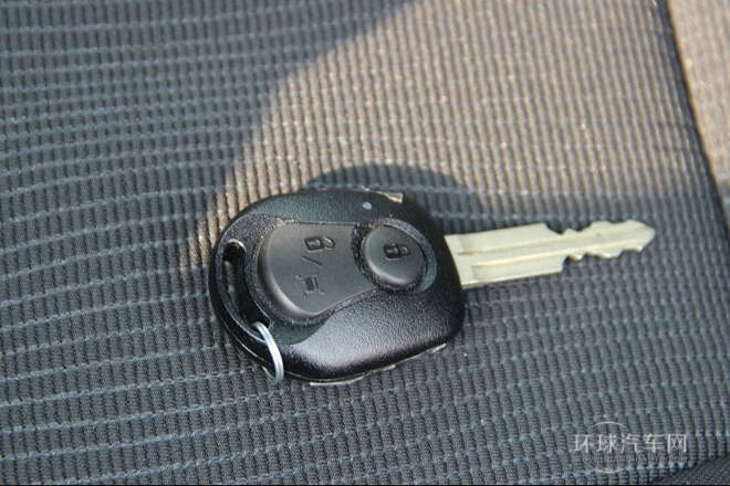 2014款 2.3L 两驱自动舒适汽油版