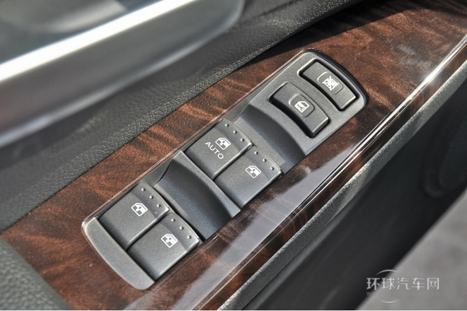 2013款 1.8T 4WD 自动行政版