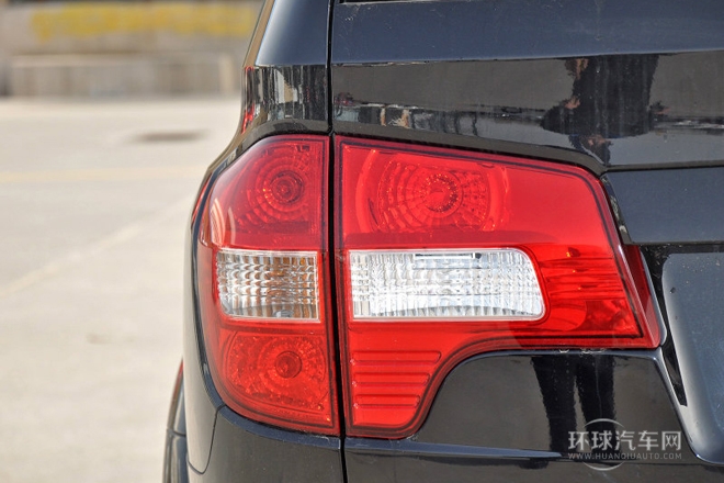 2013款 1.8T 4WD 自动行政版