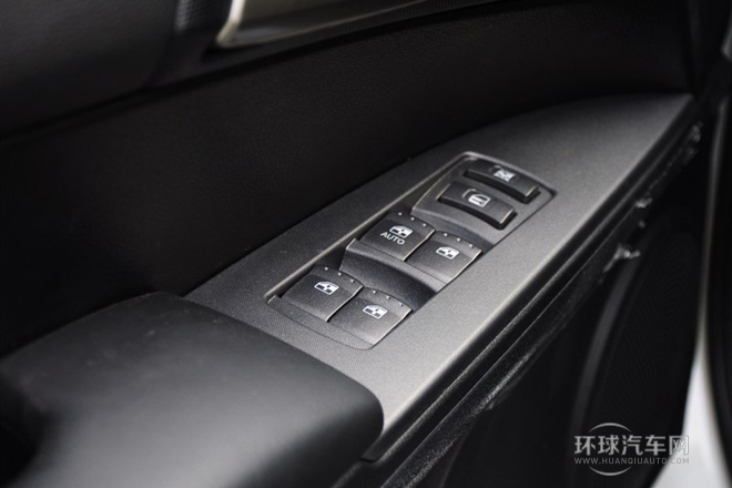 2011款 2.0T 两驱豪华导航版