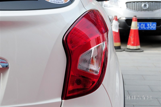 2014款 2.0L 汽油两驱手动舒适导航版