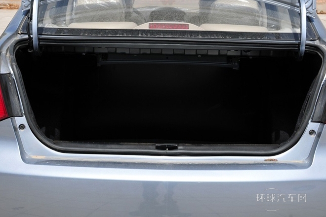 2011款 三厢 1.5L 手动标准型