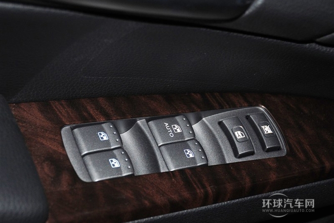 2013款 1.8T 4WD 自动豪域版