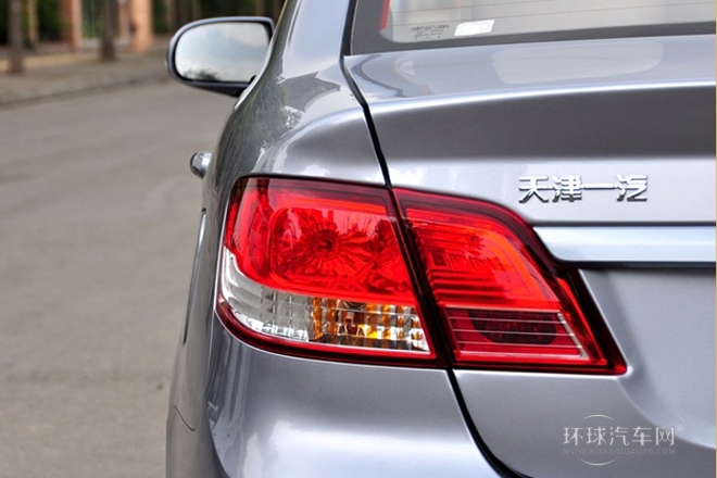 2014款 1.3L 手动豪华型