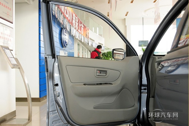 2013款 1.3L 手动豪华气囊型