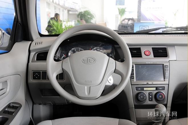2013款 1.3L 手动豪华气囊型