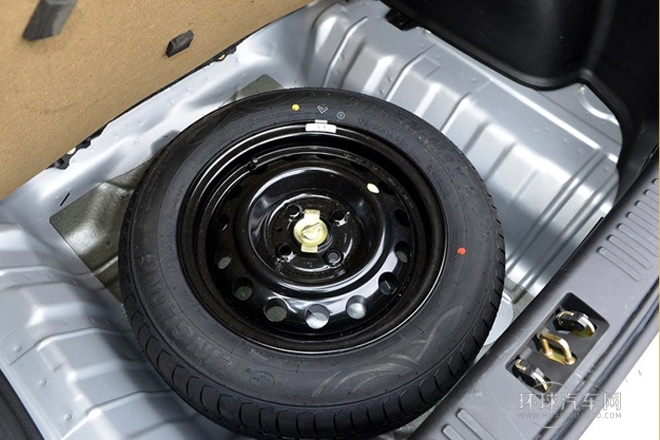 2013款 1.3L 手动尊贵型