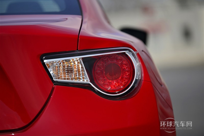 2013款 2.0L 自动豪华型