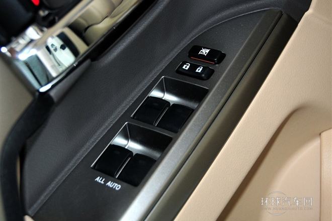 2012款 4.0L 自动VX