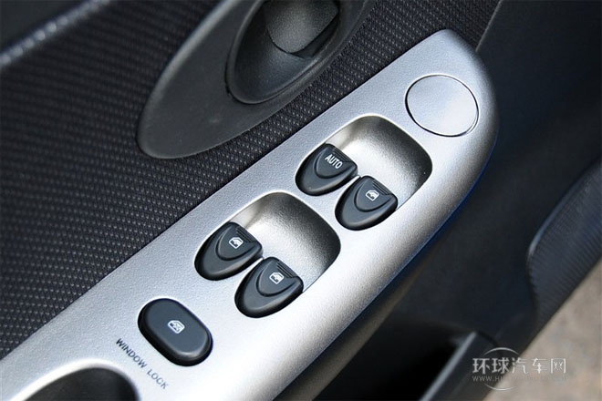 2012款 改款 1.0L 手动P-TEC标准型