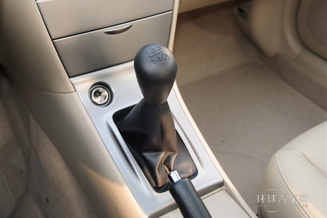 2013款 1.6L 手动豪华版