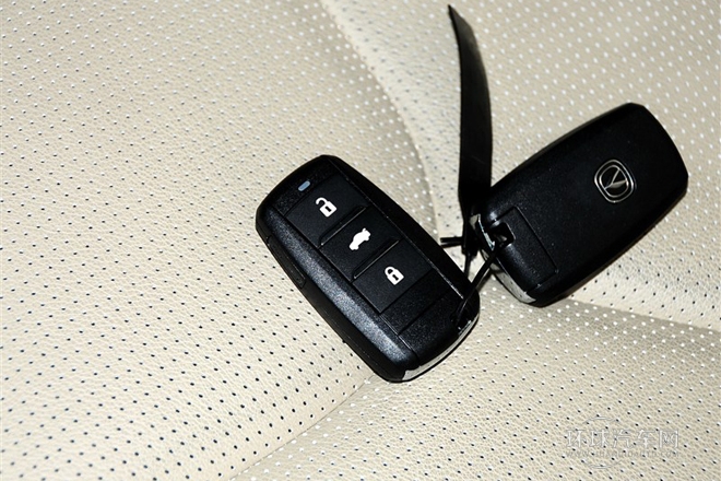 2013款 1.8T 自动尊贵型 国IV